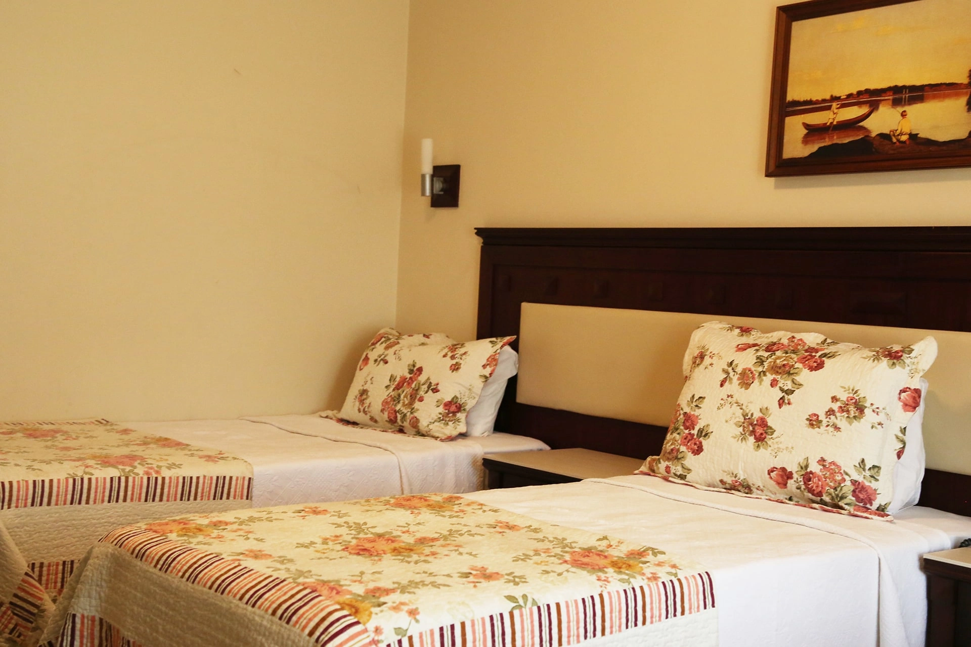 Deniz manzaralı oda dekor detay